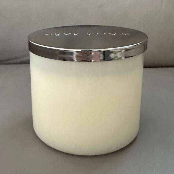 NEW TIS THE SEASON BATH & BODY WORKS WHITE BARN COLLECTION 3 WICK SOY WAX CANDLE - Picture 4 of 6